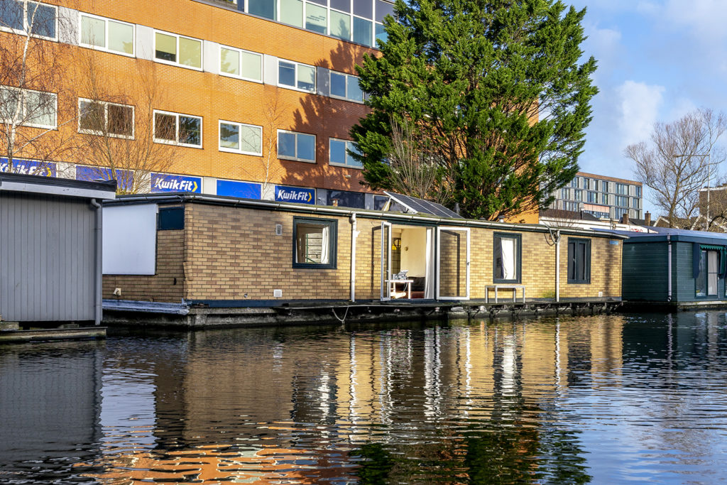 01 · Woonboot te Koop · Woonboot Verkopen · Woonboot Makelaar AWN
