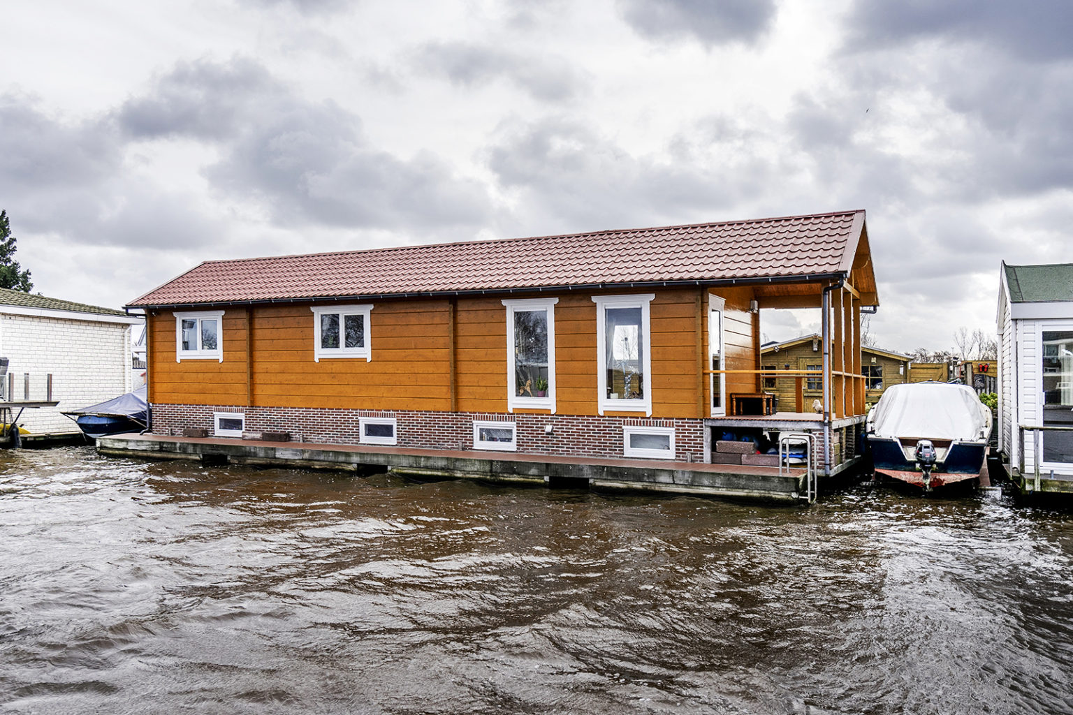 02 · Woonboot te Koop · Woonboot Verkopen · Woonboot Makelaar AWN