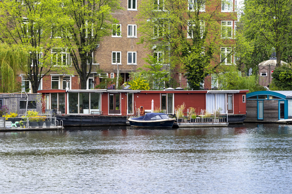 Woonschiptekoopamstelamsterdam01 · Woonboot te Koop · Woonboot Verkopen · Woonboot Makelaar AWN