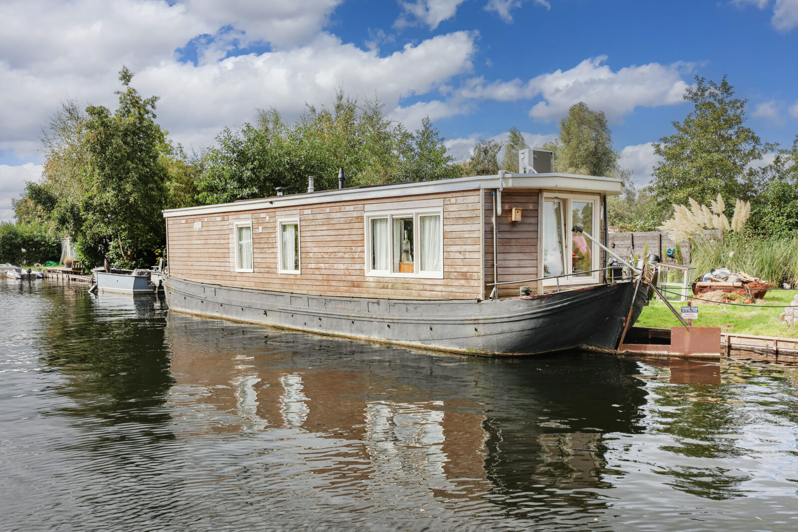 Woonschip Sibella zonder de rechten van de ligplaats